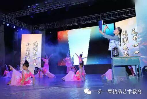 程潇华彩传承晚会造型_程潇：华彩传承晚会造型、金色蛇女魅惑又